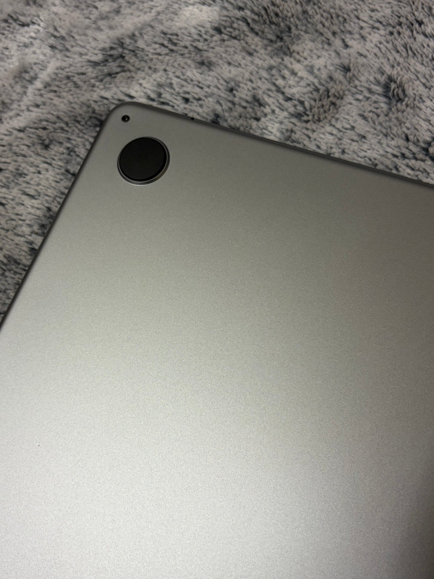 Apple Macbook Air 15 inch 2023 - M3, 16gb RAM, 512gb SSD - MDM Bypassed.