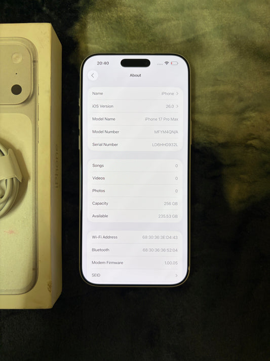 Apple iPhone 17 Pro Max - Silver - 256gb (Unlocked) BOXED!