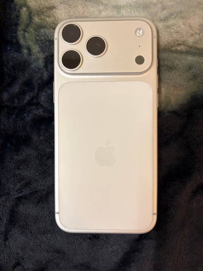 Apple iPhone 17 Pro Max - Silver - 256gb (Unlocked) BOXED!