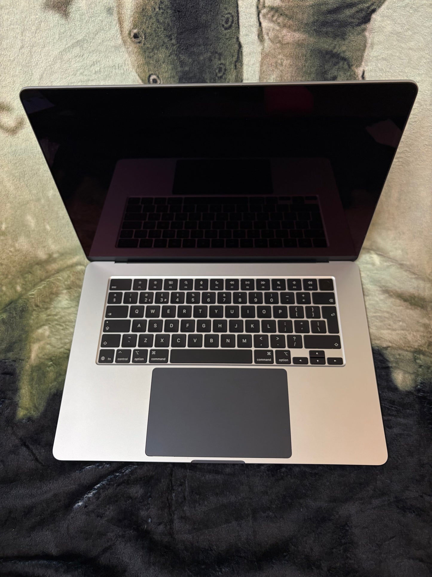 Apple Macbook Air 15 Inch M3/4 (2024/2025) Sky Blue - Screen/Keyboard ONLY. Fully Working.