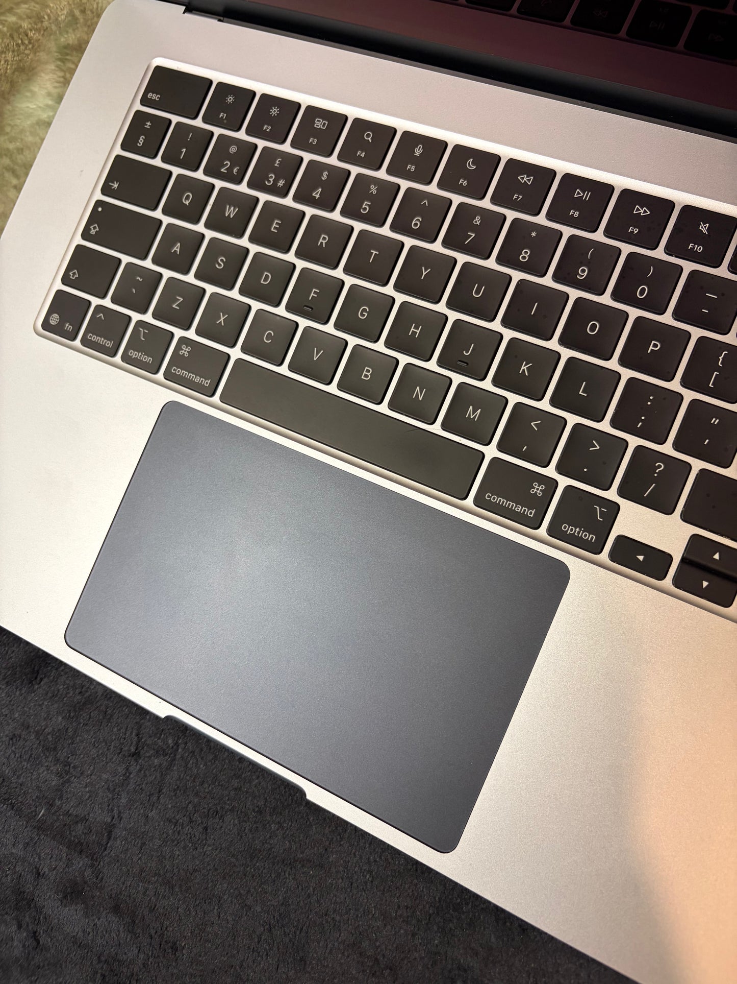 Apple Macbook Air 15 Inch M3/4 (2024/2025) Sky Blue - Screen/Keyboard ONLY. Fully Working.
