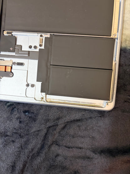 Apple Macbook Air 15 Inch M3/4 (2024/2025) Sky Blue - Screen/Keyboard ONLY. Fully Working.