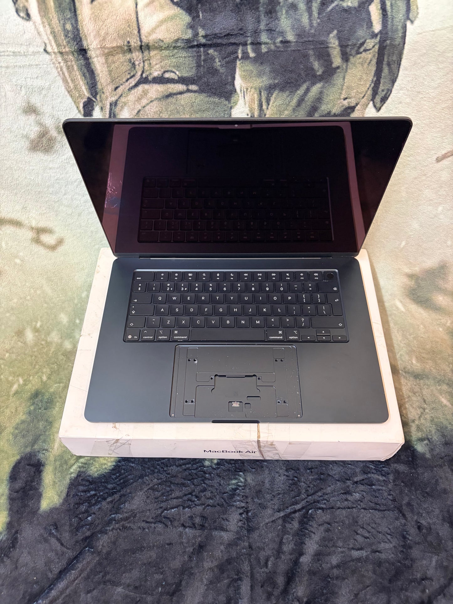 Apple Macbook Air 15 Inch M4 (2025) - Screen/Palmrest ONLY. Faulty