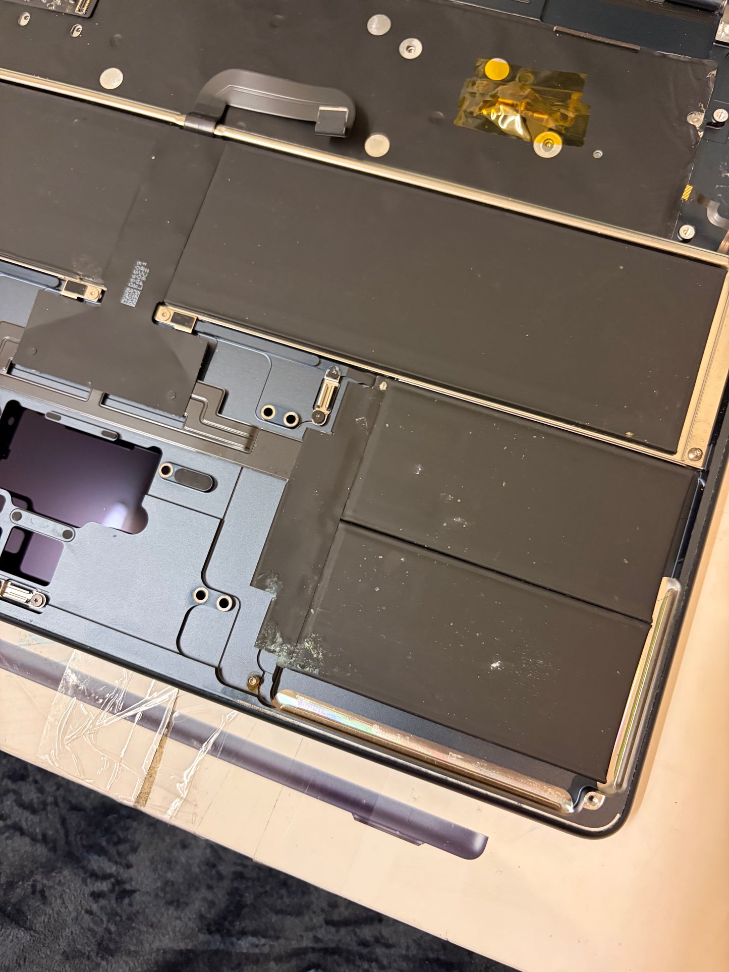 Apple Macbook Air 15 Inch M4 (2025) - Screen/Palmrest ONLY. Faulty