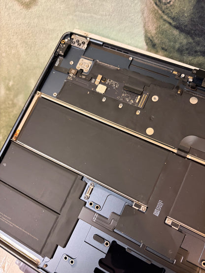 Apple Macbook Air 15 Inch M4 (2025) - Screen/Palmrest ONLY. Faulty