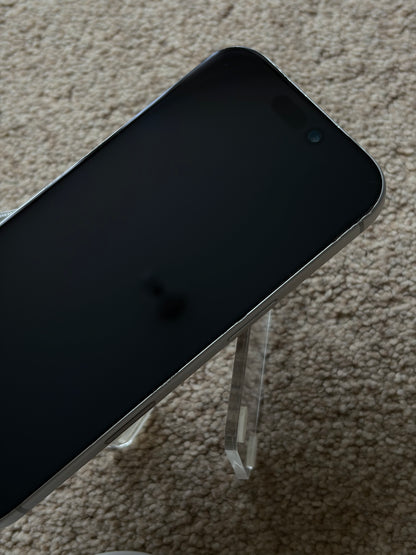 Apple iPhone 17 Pro - Silver - iCloud Locked/Faulty.