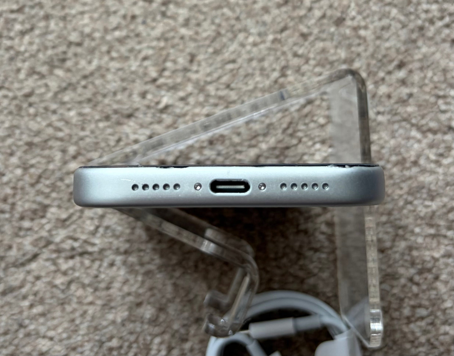 Apple iPhone 17 Pro - Silver - iCloud Locked/Faulty.