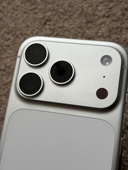 Apple iPhone 17 Pro - Silver - iCloud Locked/Faulty.